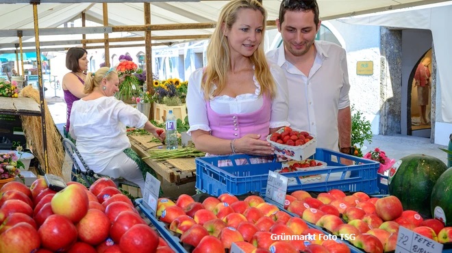 Der Grünmarkt Universitätsplatz Salzburg