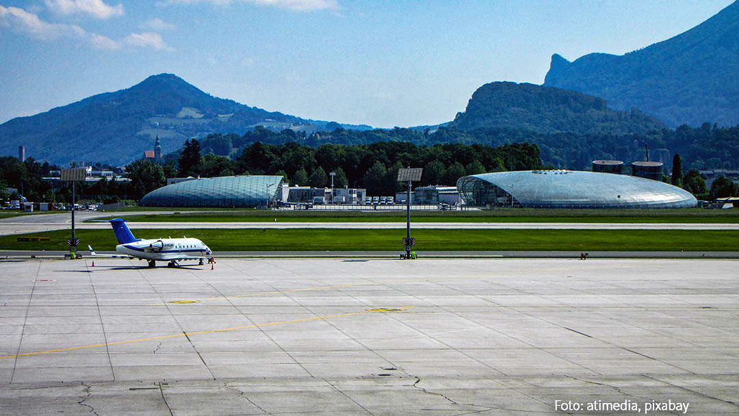 Flugfeld auf dem Salzburg Airport W. A. Mozart 