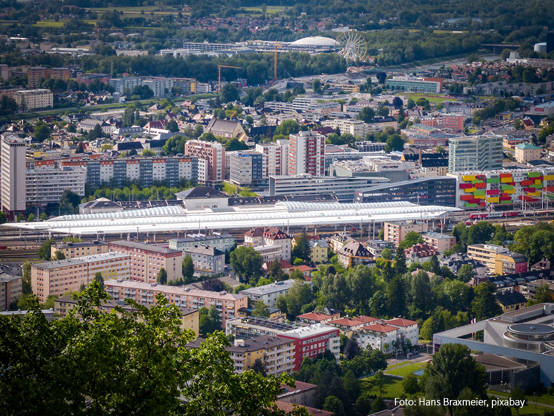 Salzburger Neustadt mit Bahnhof